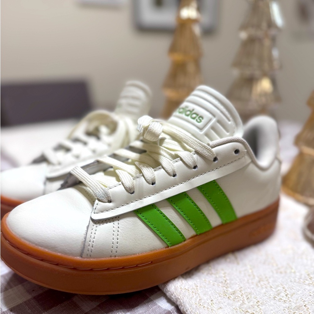 Like New Adidas Leather shoes